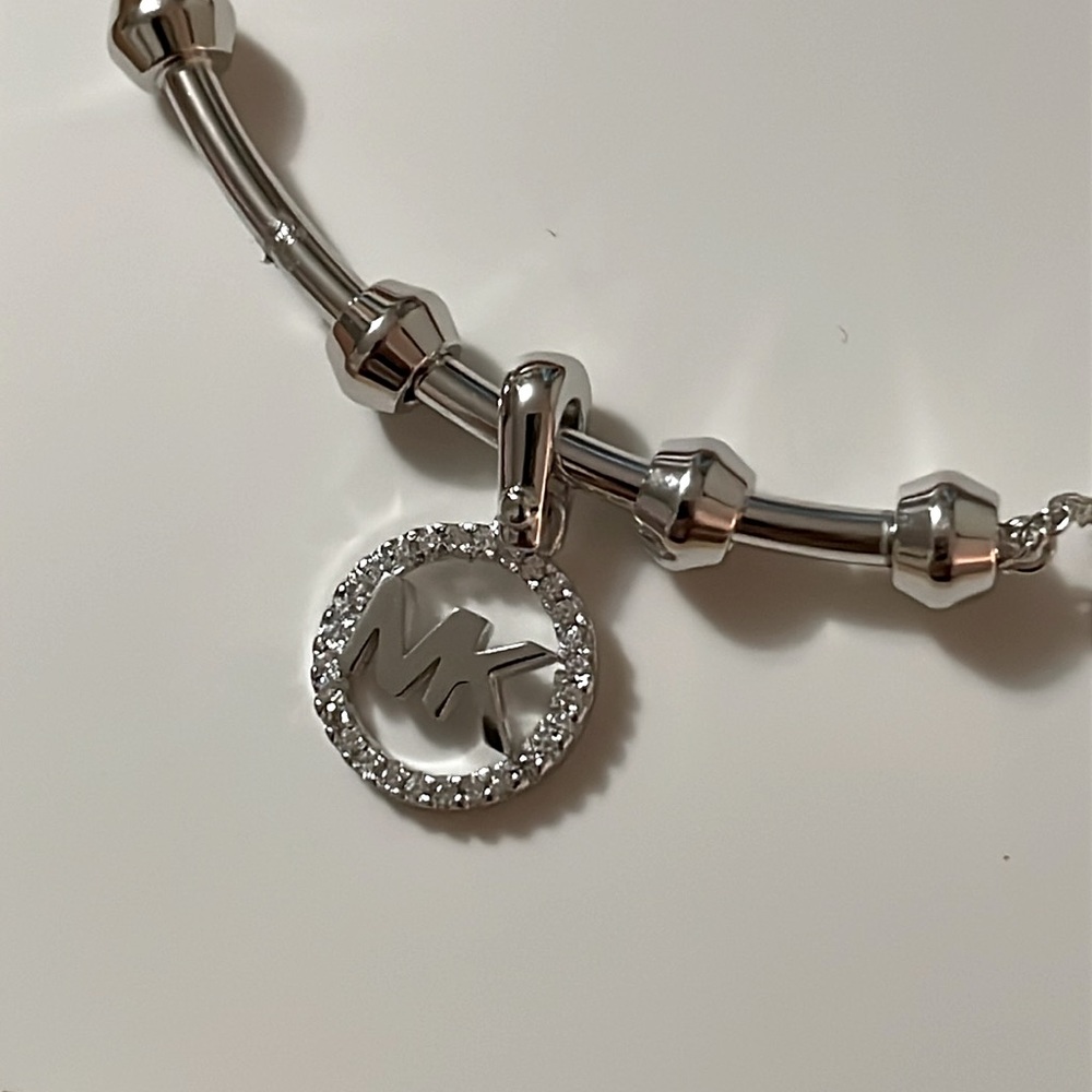 ⚜️💠MICHAEL KORS Silver Rhinestone Round Gorgeous Logo Slider Bracelet💠⚜️